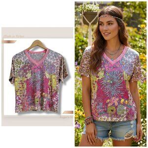 🌿Vibrant Korean-Made Women's Boho Print V-Neck Top - Estimated Size Medium🌻